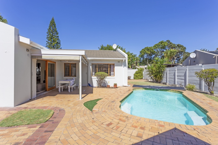 To Let 3 Bedroom Property for Rent in Edgemead Western Cape